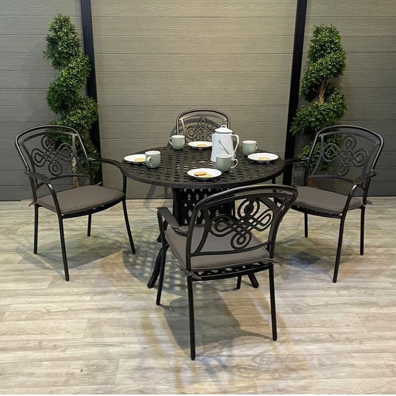 Warwick 4 Seat Round Dining Set